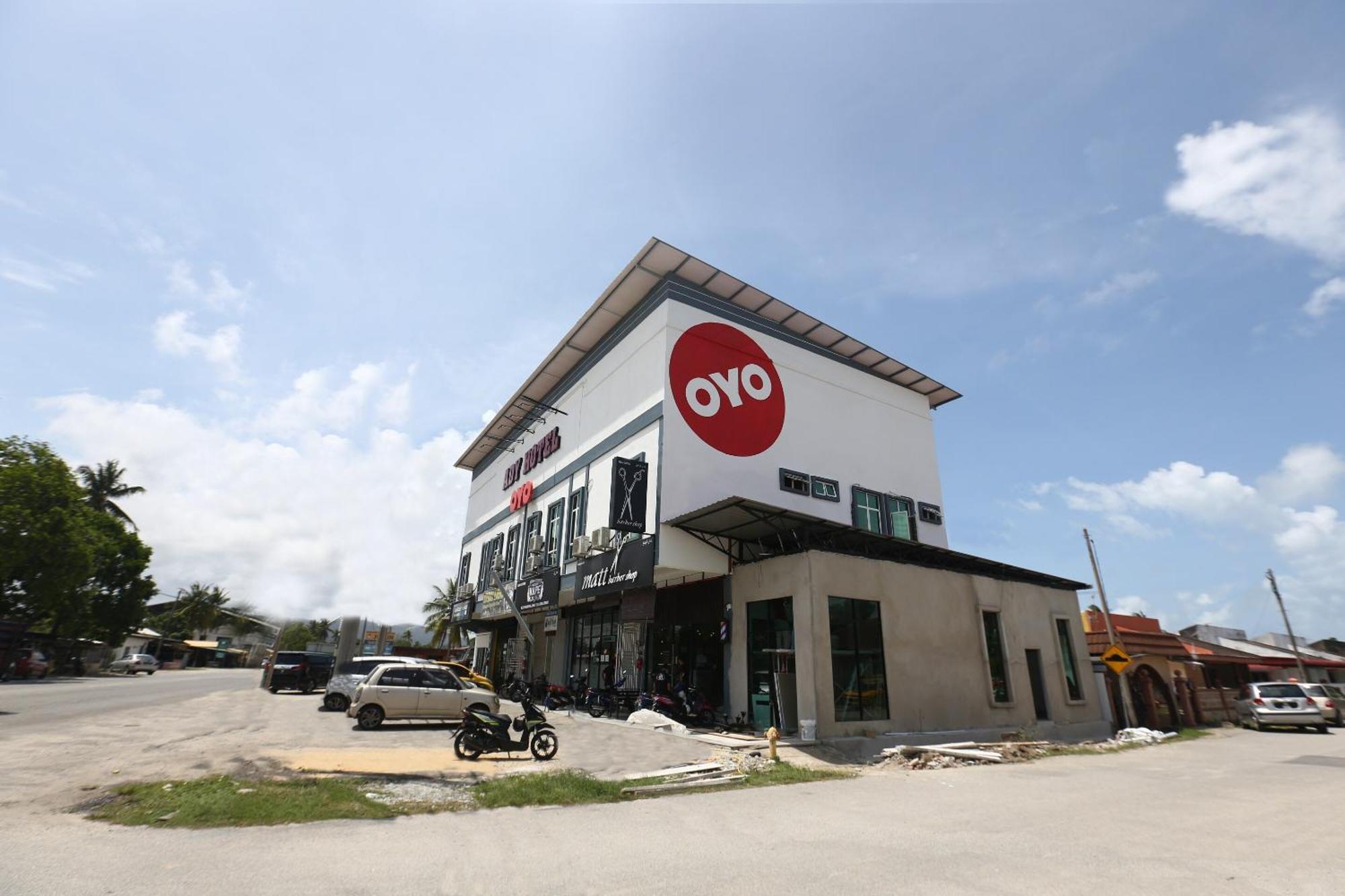 Super Oyo 89678 Ady Hotel Куала-Тренгану Экстерьер фото
