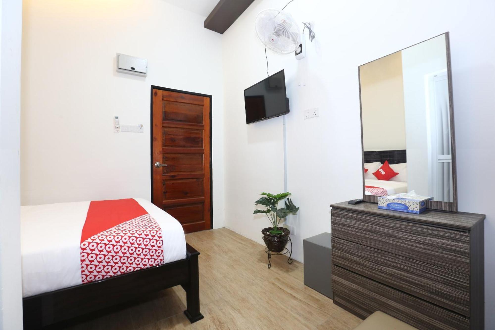 Super Oyo 89678 Ady Hotel Куала-Тренгану Экстерьер фото